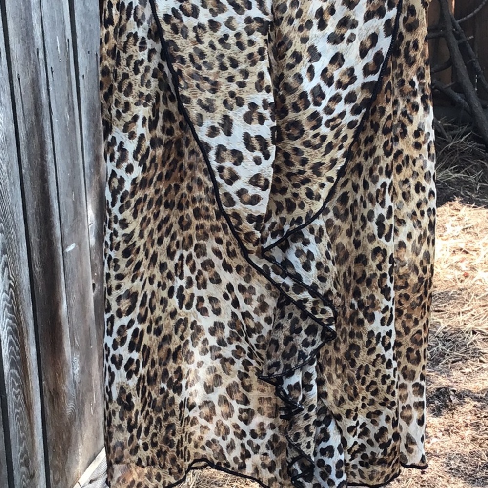 Light & Sheer Ruffle Tank Top - Picture 7 of 10